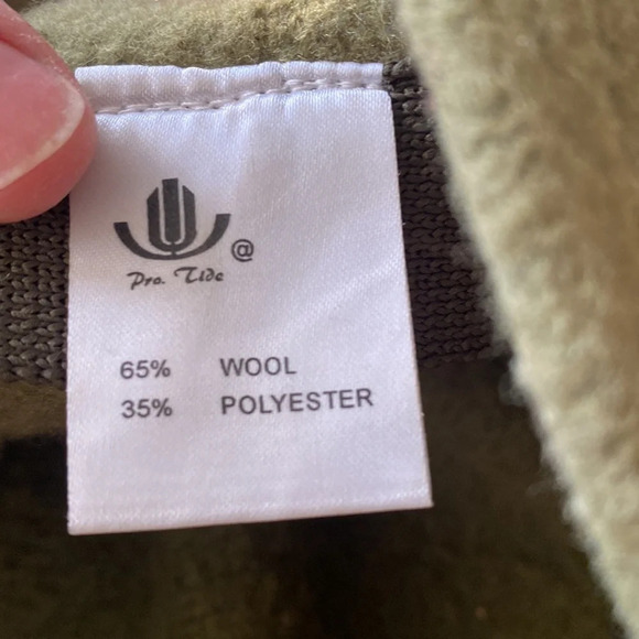 Vintage green wool hat with gold brooches - Picture 10 of 12